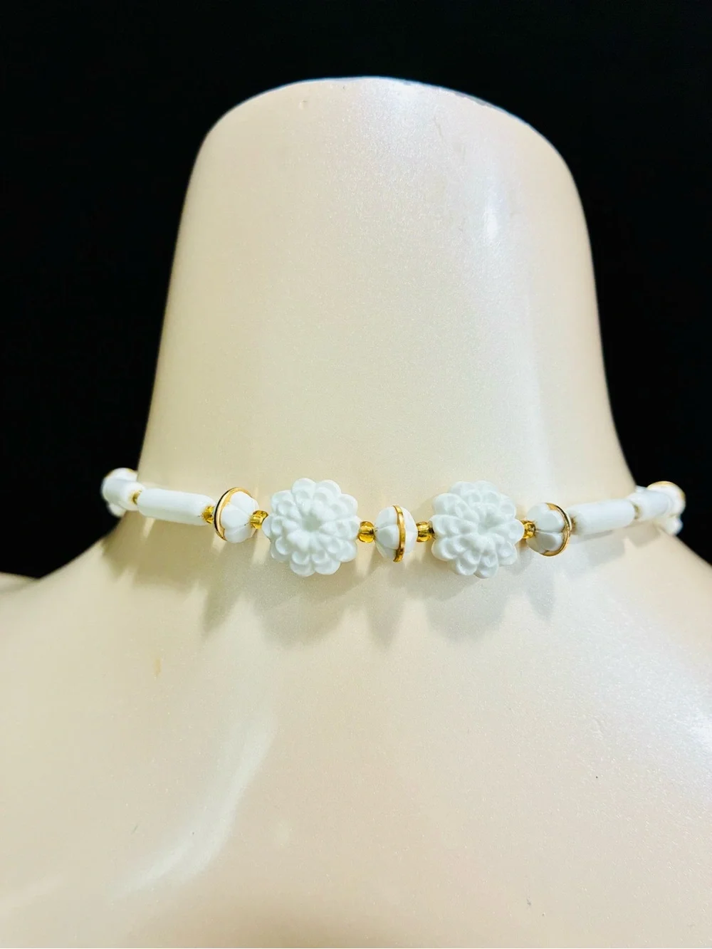 VTG Lucite Flapper Elegant White Beaded Long Easy Over The Head Necklace EUC